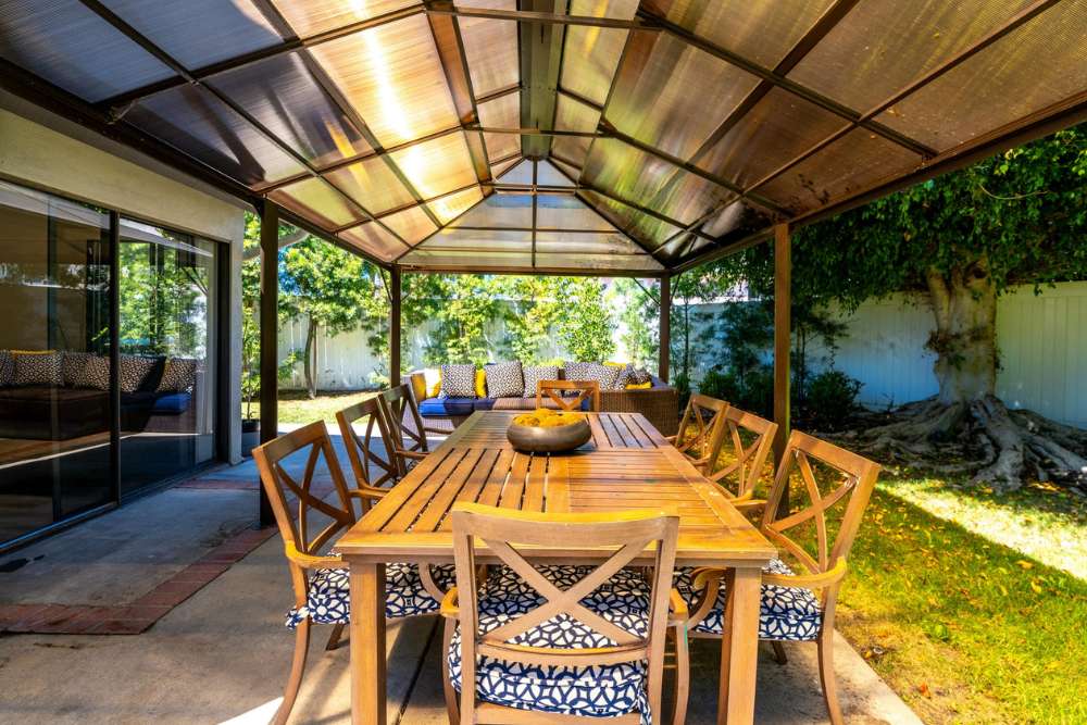 Outdoor seating area under a shaded patio, offering a relaxing environment for clients participating in Mental Health PHP in Orange County.